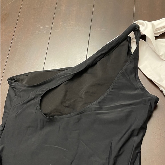 Elegant Black and White One-Shoulder Swim One Piece - Picture 6 of 9